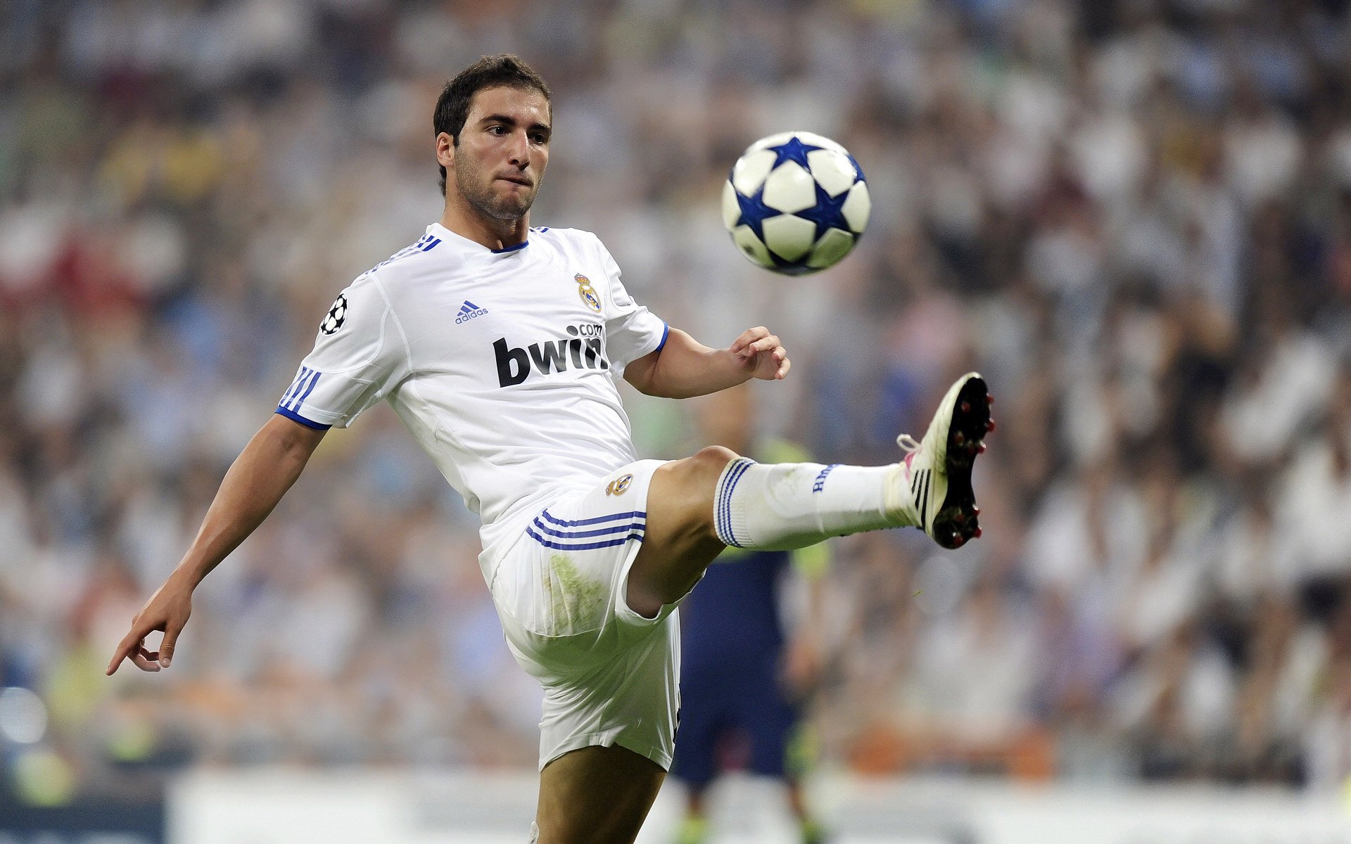 排名追赶：争夺欧冠席位的激烈角逐，欧冠排程